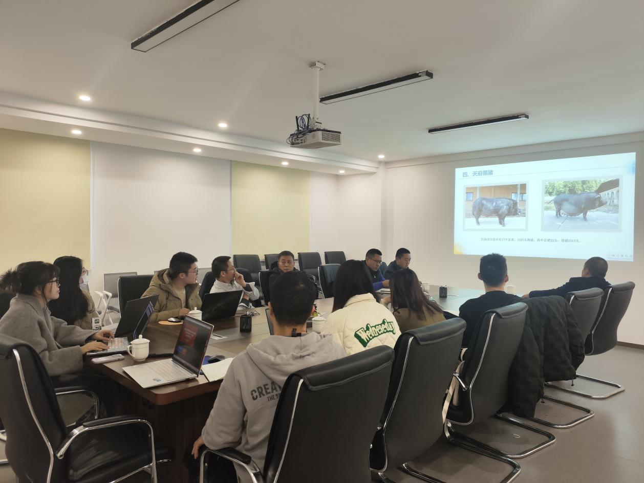 邛崃市嘉林生态农场赴蜀芯猪公司发展育种钻研互换.png