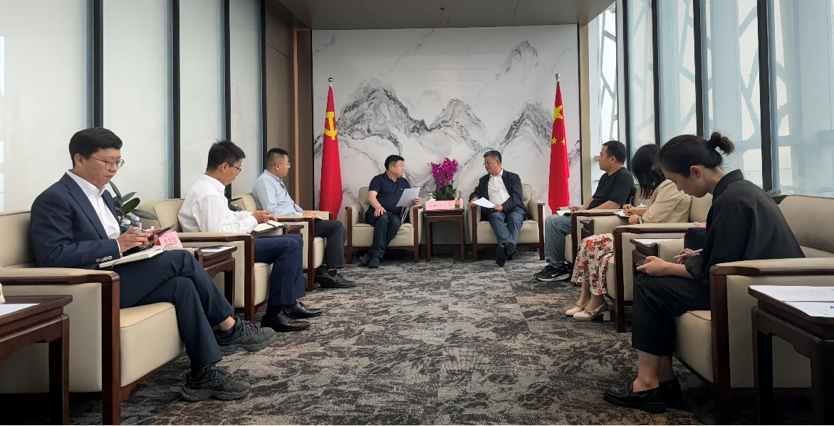 易飞一行赴四川村落发展集团走访调研