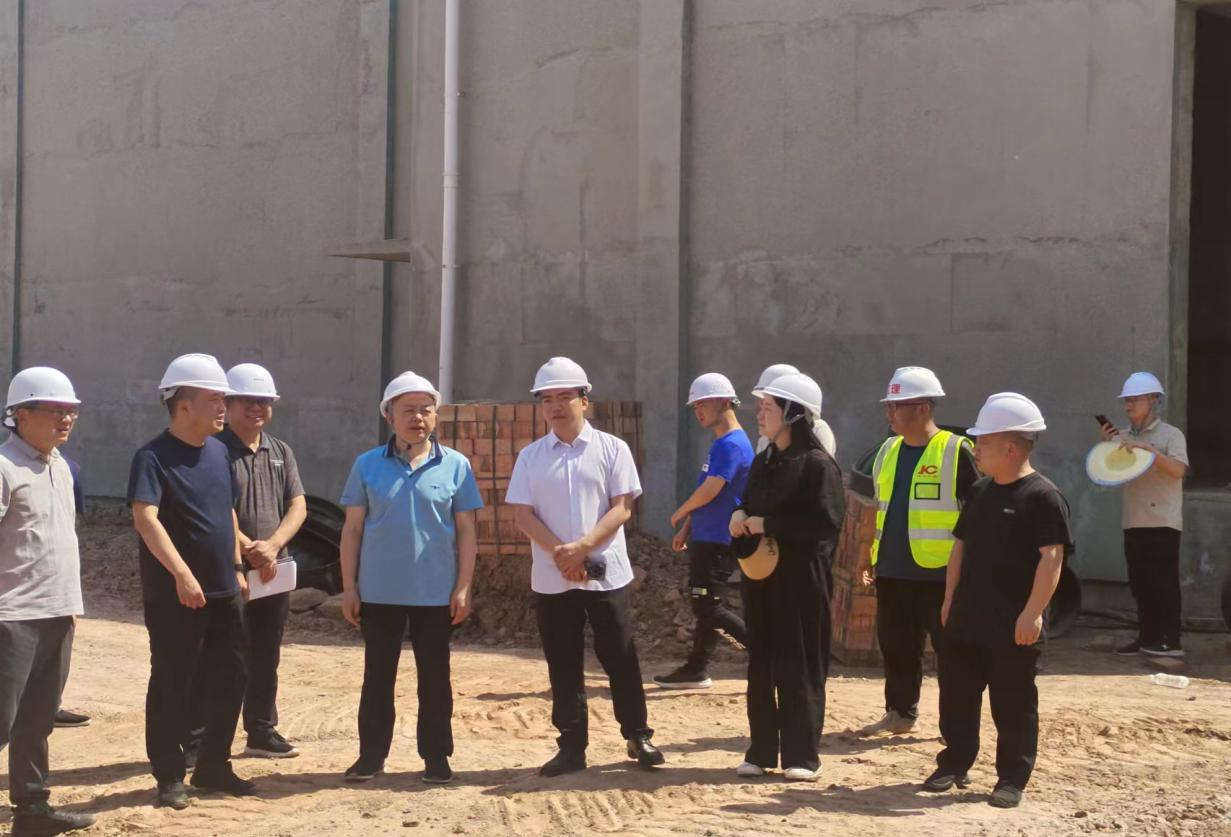 三台县人大常委会主任杨增辉一行专题调研蜀芯猪公司主题育种场项目