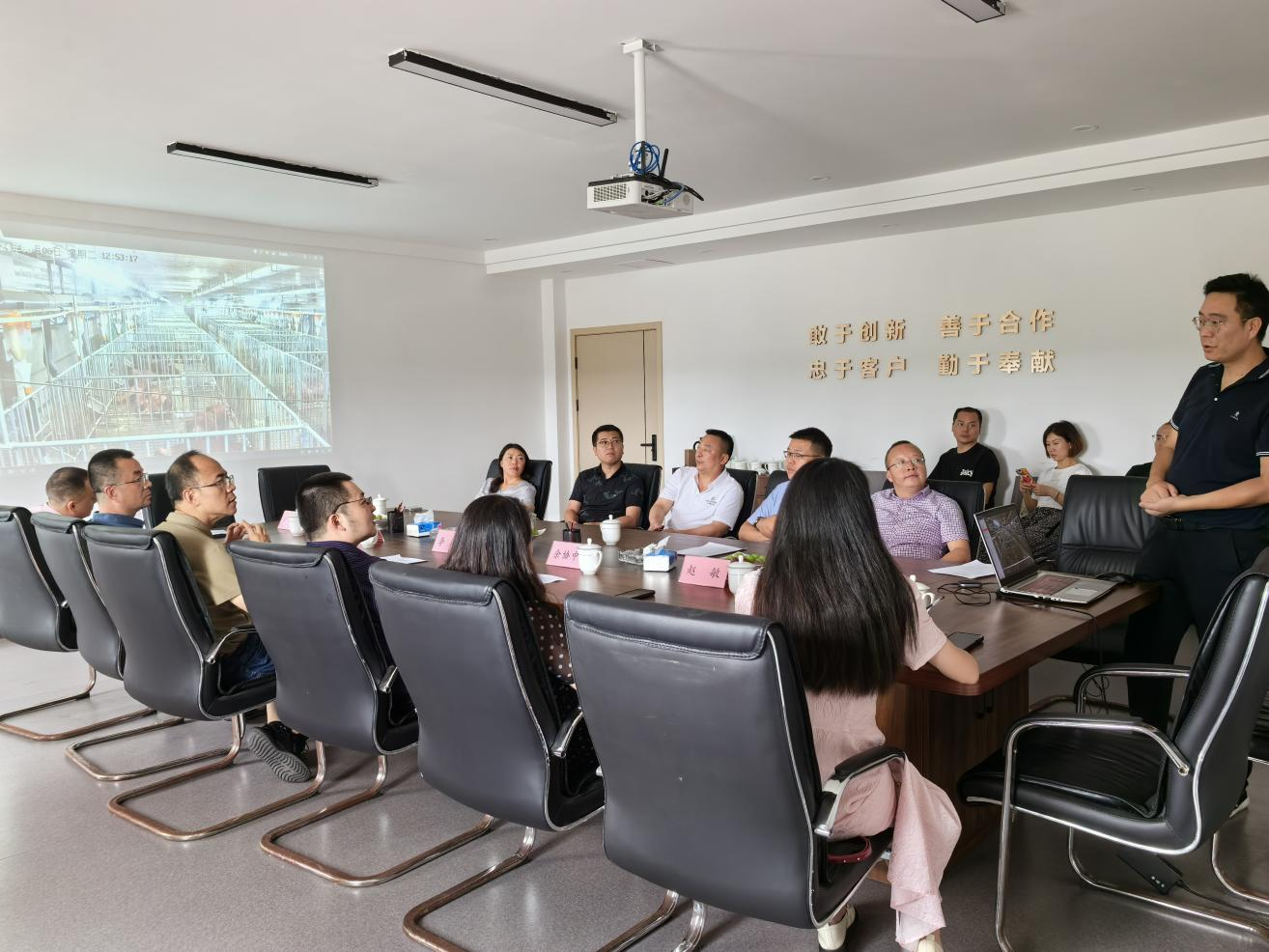 农业村落厅生猪种业发展调研组赴川繁猪公司调研生猪种业发展情况