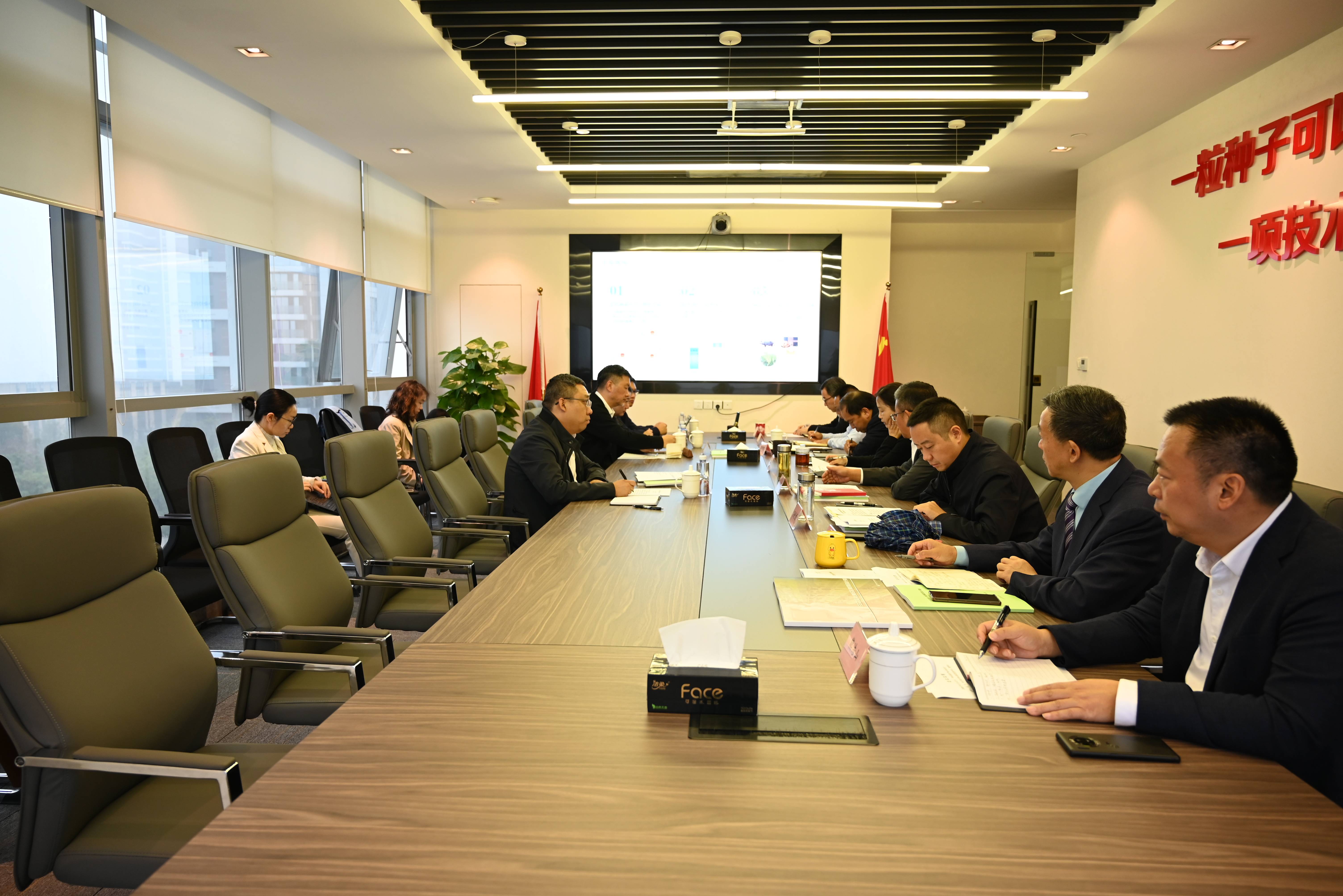 李宇飞到美彩国际 官网调研