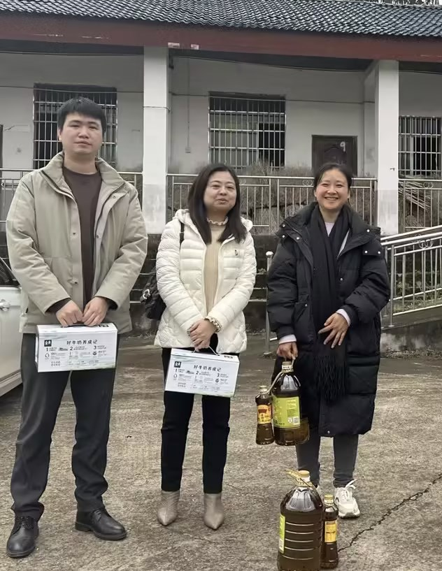 川北公司慰问扶贫工作组 共商助扶新行动1.png