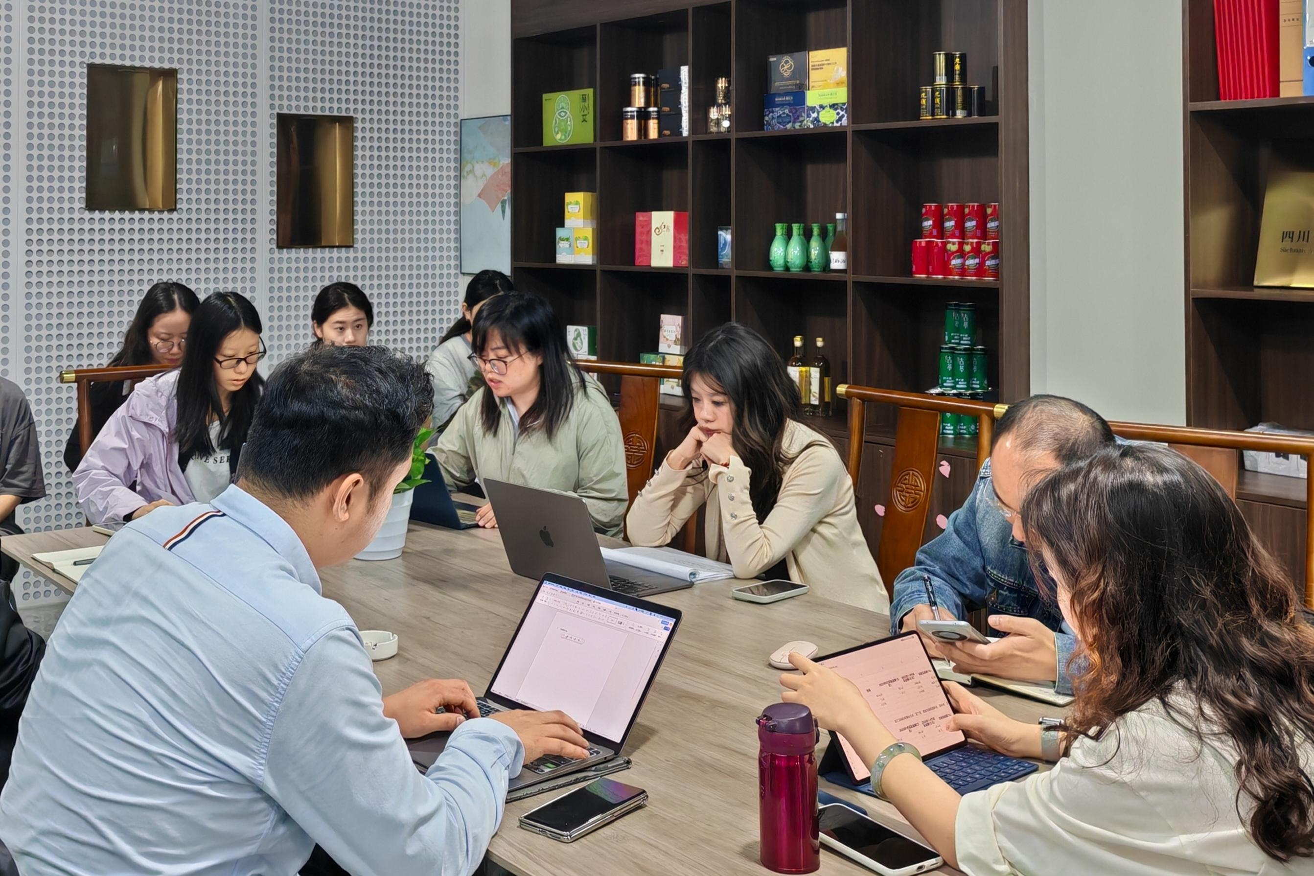 蜂业公司召开2025年三季度经营分析会暨四时度冲刺带头大会