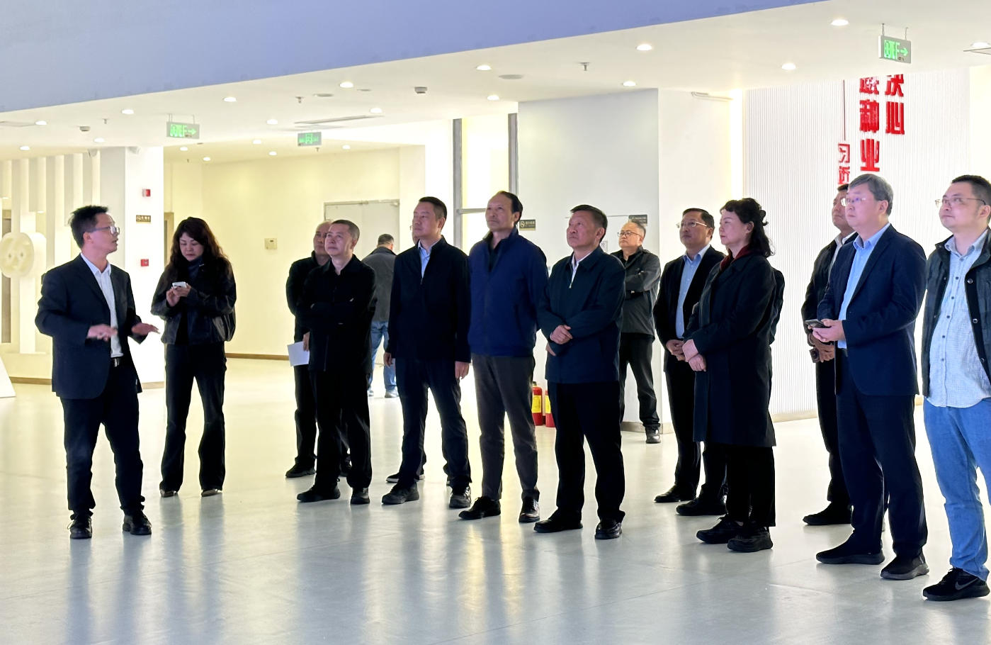 省人大农业村落委一行莅蜀芯猪公司专题调研黑猪产业发展工作