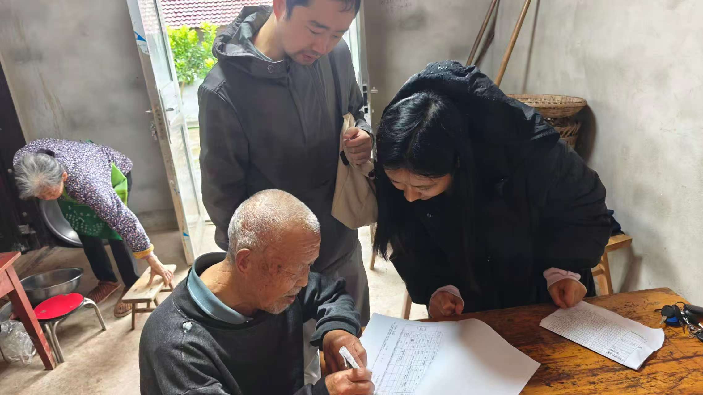 南充川北公司驻塘湾村助扶工作队发展岁末集中走访工作